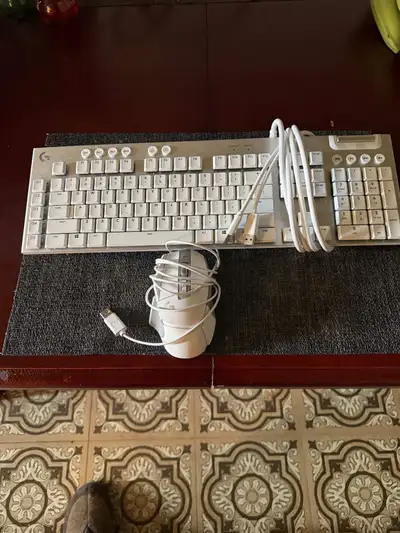 Je Vent mon clavier est me souri Logitech, View more