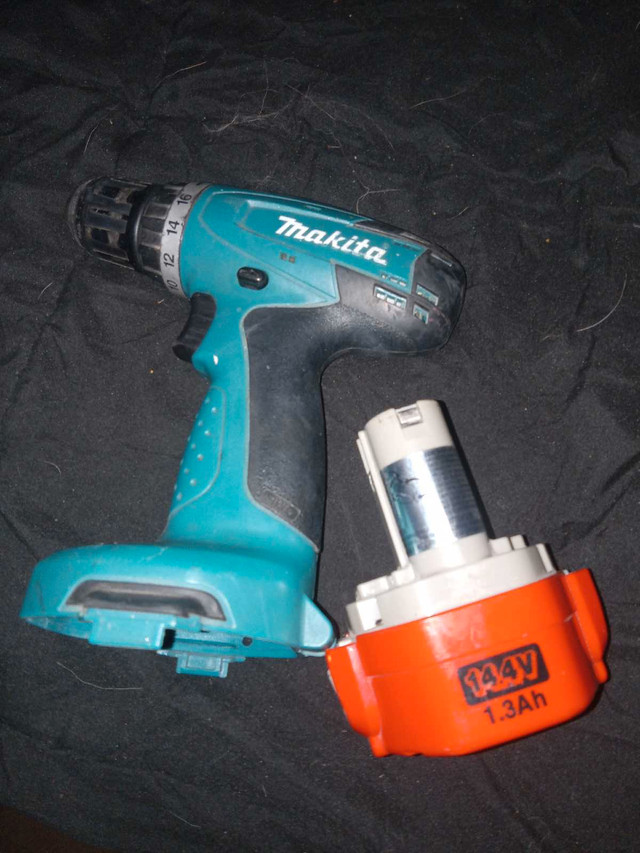 Makita 14.4 volt drill 30$  with one battery no charger in Power Tools in Windsor Region