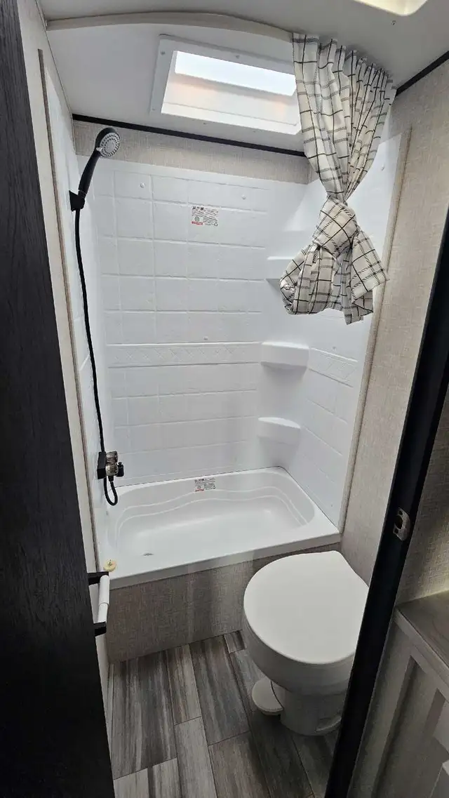 New Price Drop!!! 2024 Travel Trailer Bunkhouse in Other in Markham / York Region - Image 6