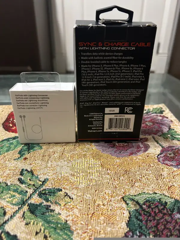 APPLE EARPODS & BLACKWEB IPHONE CHARGER in Cell Phone Accessories in Delta/Surrey/Langley - Image 3