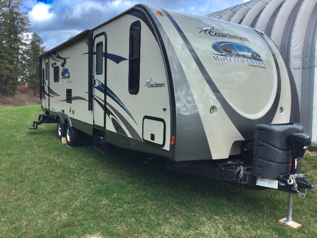2013 Coachmen Freedom Express 297RLDS with 2 slides in Travel Trailers & Campers in Nelson