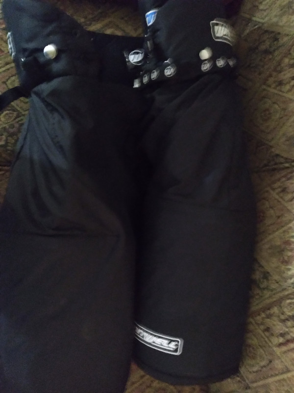 Medium sized black Winwell hockey pants, in excellent conditio n in Hockey in Burnaby/New Westminster