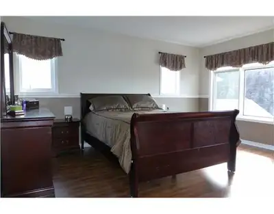 Looking to rent out my large master bedroom in Kanata. Only walking distance to Nokia, Cisco, HP, Ci...