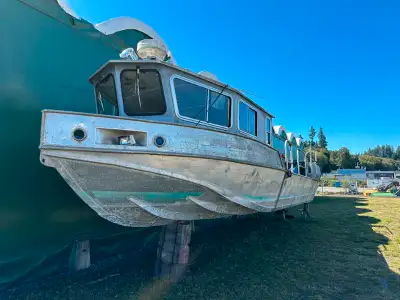 Listing on behalf of my family friends. Here we have a 35 ft welded aluminum work boat with an enclo...