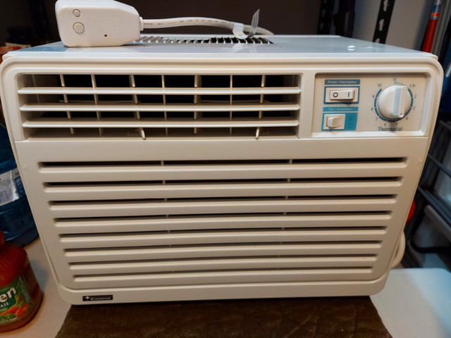 AC Unit 5000 BTU - Air Conditioner c/w built-in breaker in cord in Heaters, Humidifiers & Dehumidifiers in Brockville