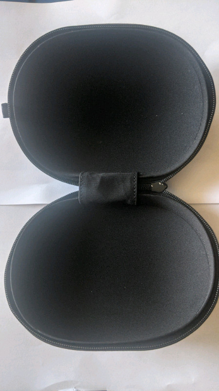Beats by Dr. Dre Studio 2 3 Headphones Carrying Travel Case in General Electronics in Hamilton - Image 2