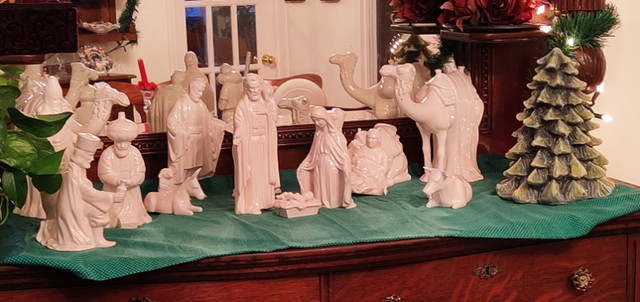 Porcelain nativity scene in Arts & Collectibles in Kitchener / Waterloo