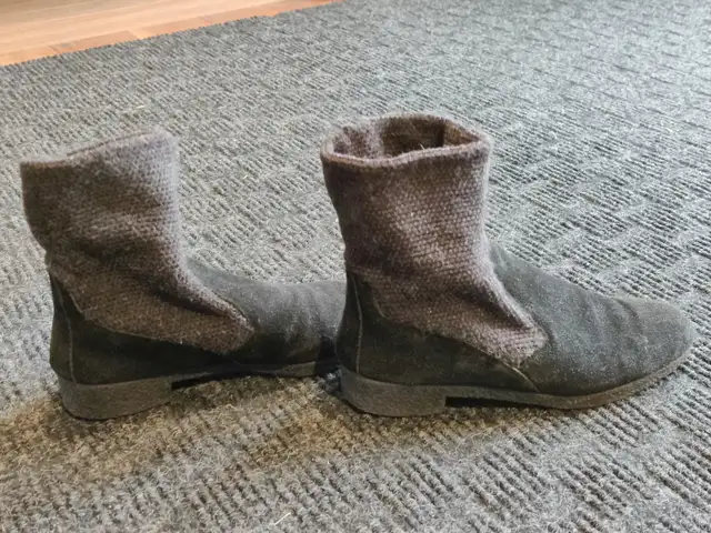 Aerosoles Suede Winter Boots / Booties / Shoes - Women Size: 6.5 in Women's - Shoes in Calgary - Image 6