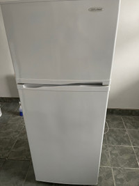Frigidaire 24 pouce frigo fridge  fonctionne très bien 