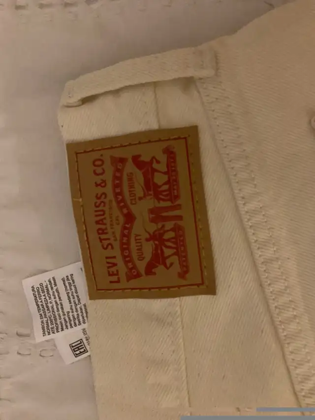 **BRAND NEW** White Levi jeans size 30 in Women's - Bottoms in City of Toronto - Image 5