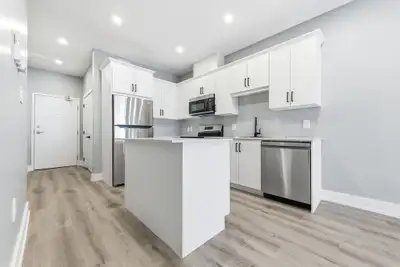 Welcome to your new modern apartment located in Bancroft . This beautiful 1 bedroom plus den unit ha...