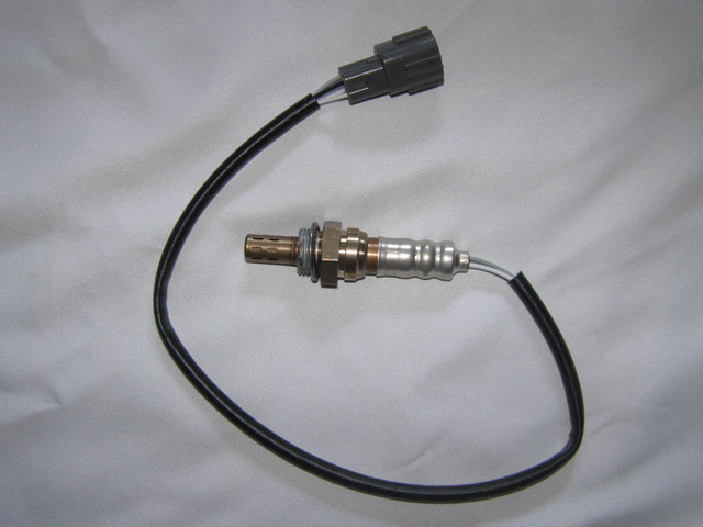 NEUF Toyota  1995 - 2014 Oxygen Sensor ARRIERE Plusieurs Modeles dans Moteur, Pièces de Moteur  à Longueuil/Rive Sud