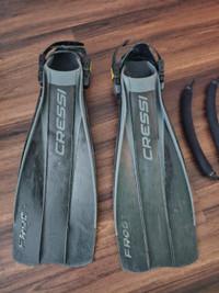 Cressi Sub Frog flippers and ankle weights $40