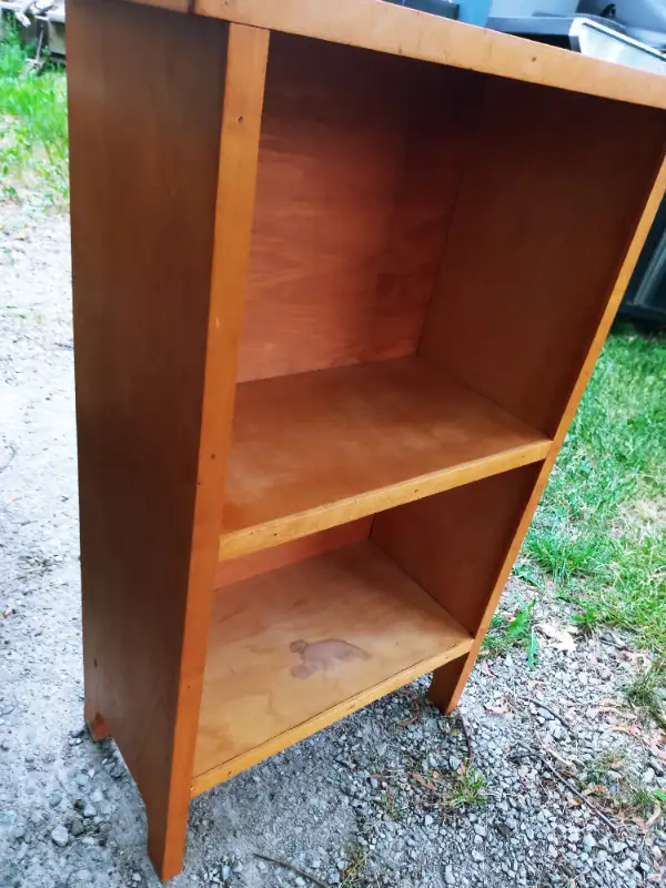 WOODEN SHELF in Bookcases & Shelving Units in Sarnia - Image 3