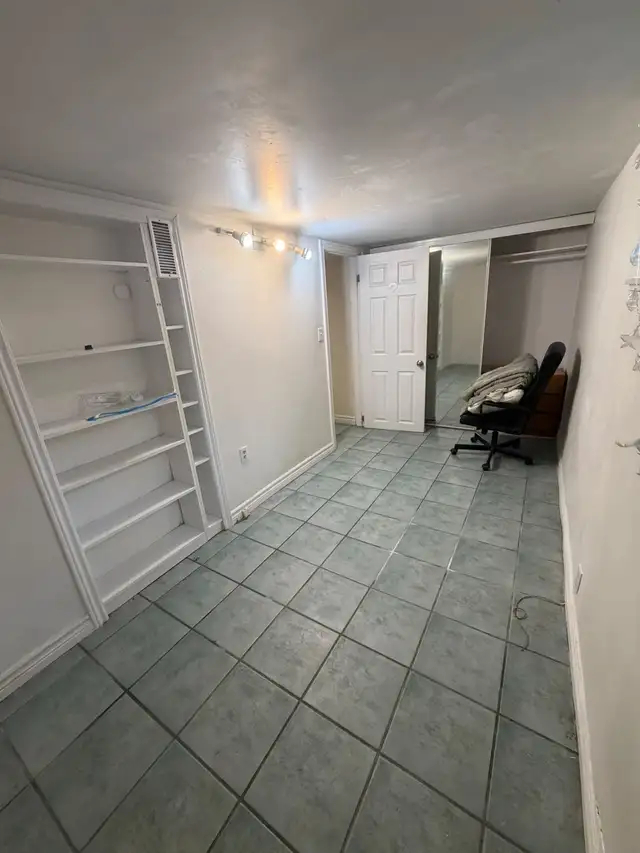 ROOM AVAILABLE FOR RENT - NOVEMBER 1ST in Room Rentals & Roommates in City of Toronto - Image 2