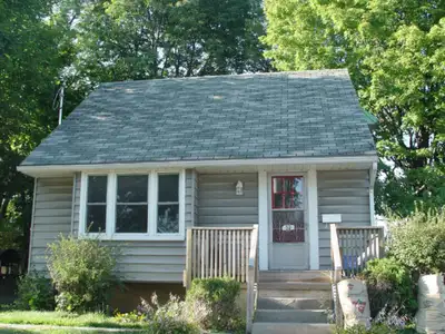 3 Bed room students house @ 32 FIR STREET, Waterloo. walking distance to Wilfred Laurier, near by pl...