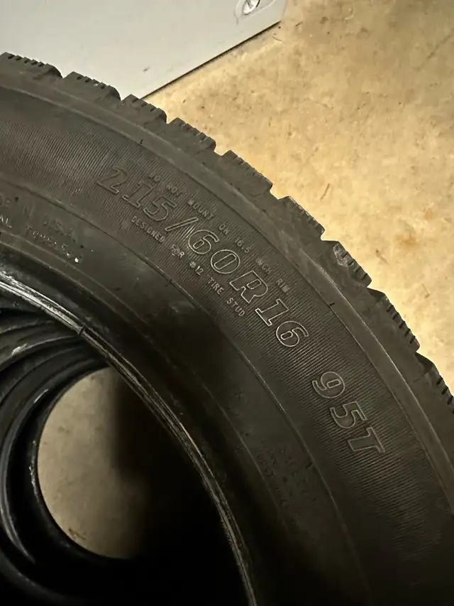 Winter Tires 215 60 16 in Tires & Rims in City of Halifax - Image 3