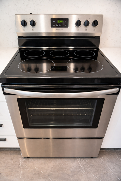 Cuisinière Frigidaire – Vitrocéramique – Très bon état, View more