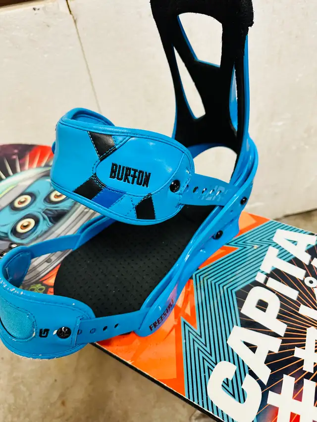 Capita snowboard 135 cm with Burton Freestyle medium bindings in Snowboard in Markham / York Region - Image 4