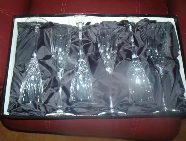Set of 6 Cristalleria Fumo Italian  Champagne Flutes Glasses in Kitchen & Dining Wares in Calgary - Image 2