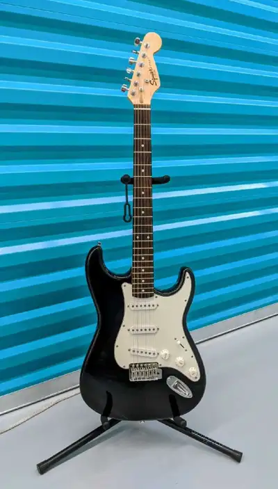 Squire Stratocaster, Black, View more