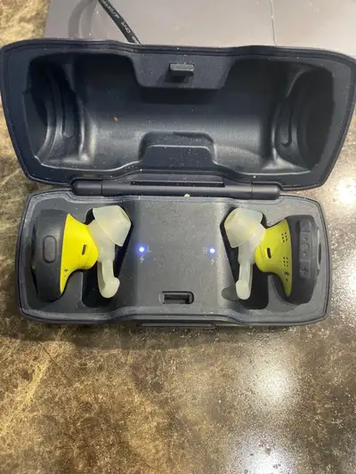 Bose ear phones with carrying case, View more