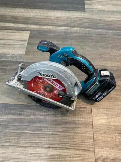Makita BSS611 18V Circular Saw Item #: 1414783 Great working condition (battery sold separately) LAY...