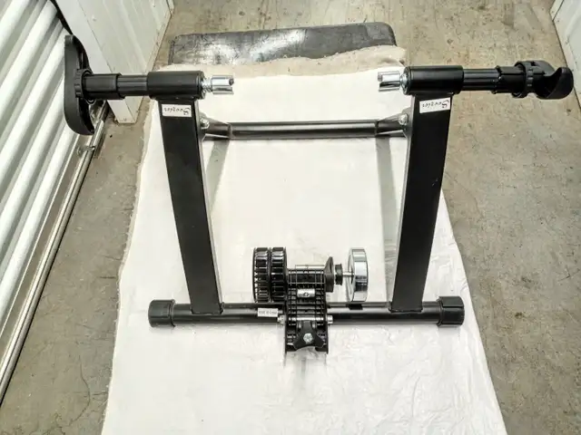 Soozier Magnetic Bike Bicycle Trainer Stand Indoor Exerciser Bla in Exercise Equipment in Ottawa - Image 4