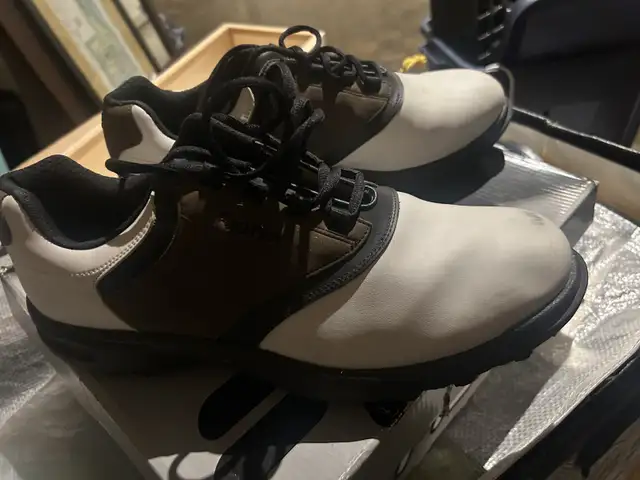 men’s 13 Footjoy Golf Cleats in Golf in Ottawa - Image 2