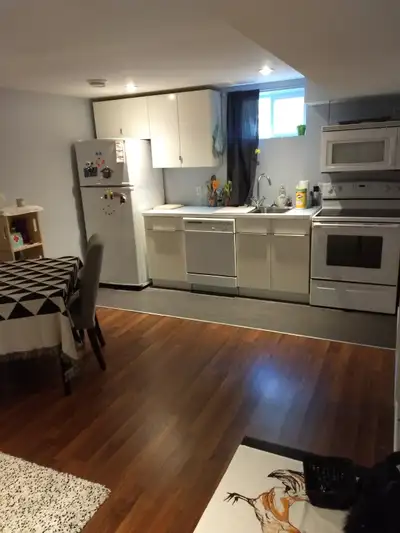 UNIVERSITY RENT 2 BEDROOM August 31