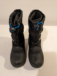 Boys Winter Boots (Size 4)
