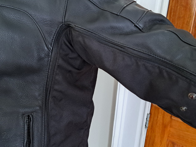 Joe rocket Leather motorcycle jacket in Motorcycle Parts & Accessories in Pembroke - Image 4