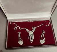 Necklace and earrings 