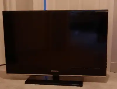 Clean Samsung LN32B530 32-inch Full HD (1080p) LCD TV - Excellen, View more