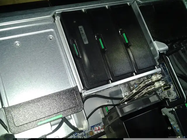 hp z620 2x e5-2670 v2  20 physical cores 40 logical cores 128 gi in Other in City of Montréal - Image 5