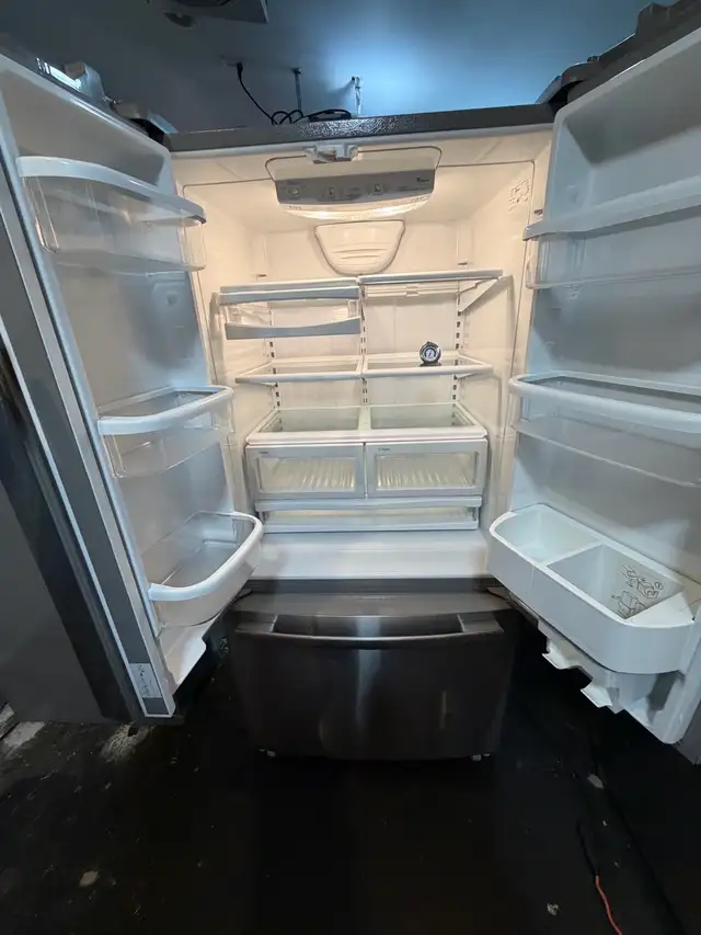 Whirlpool 33” fridge - delivery possible  in Refrigerators in West Island - Image 3