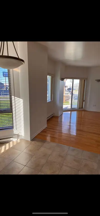 Grand 4 1/2 avec stationnement intérieur . Lumineux et Spacieux au rez-de chaussée du 7250 boul des...