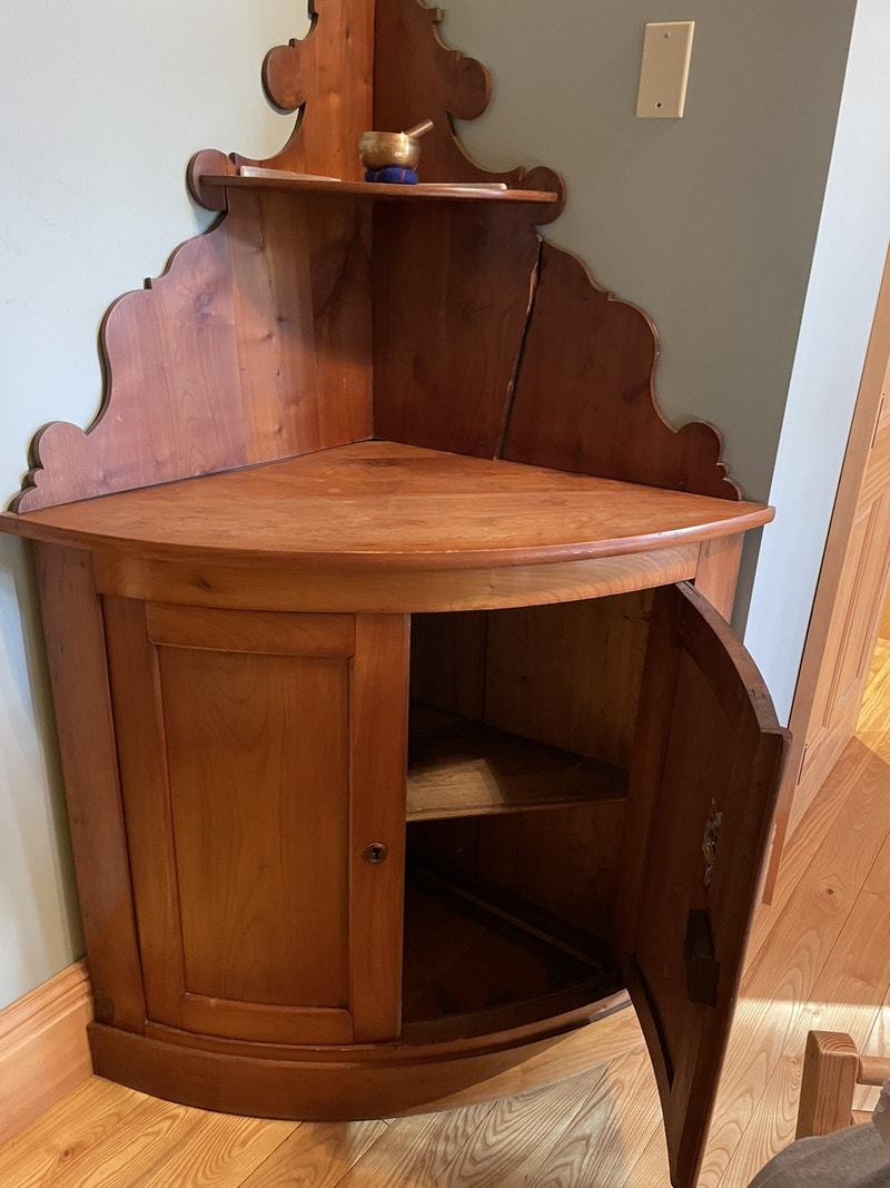 Antique corner Hutches & Display Muskoka Kijiji