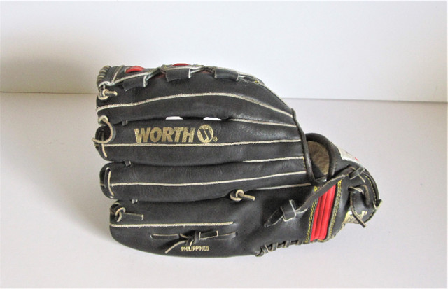 Worth Red Dot Series RD68-31  Leather Left Handed Baseball Glove in Baseball & Softball in Markham / York Region - Image 2