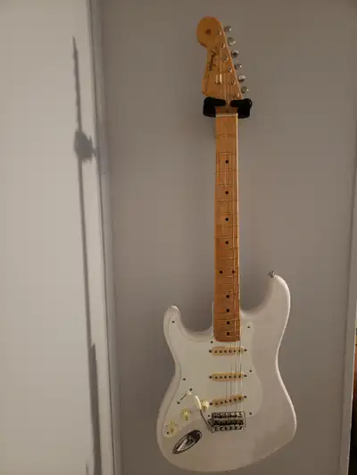 Lefty Strat from the Fender "Original" series which was produced between 2018 and 2022 like new come...