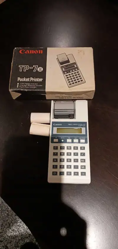 J'offre une calculatrice portative Canon TP-7 avec 3 rouleaux de papier, idéale pour les professionn...