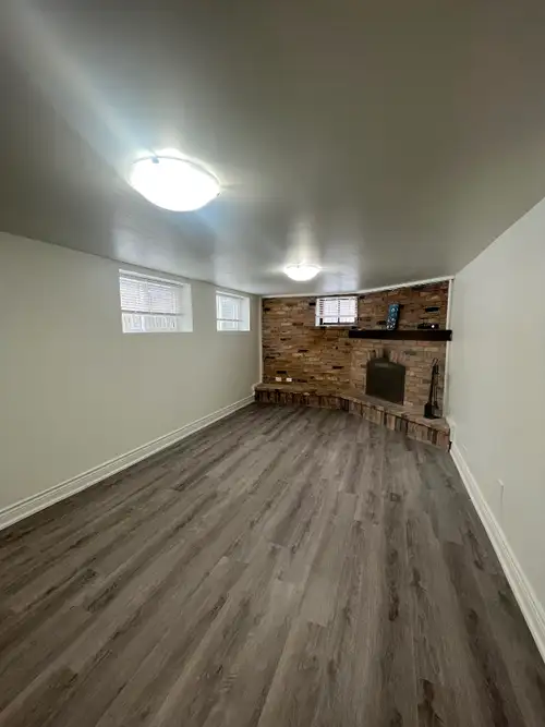 Large basement apartment newly renovated with lots of natural sunlight. Located on desirable Krosno...