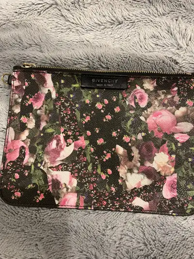 Floral clutch, mint condition, no inclusions 100% Authentic $265