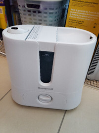 Humidifier Honeywell Brand New Condition