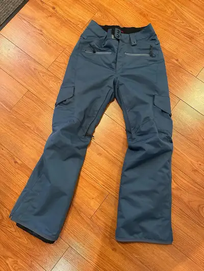 b686 infiDRY® 10k snow pants - ladies XS Like new! My daughter bought this at sunshine last year. Wo...