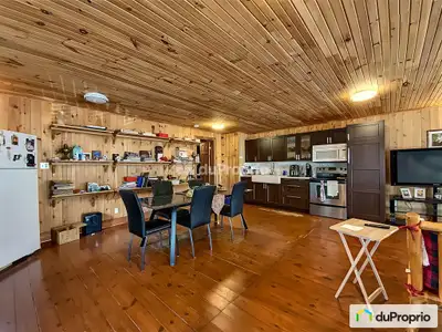 1350$/mois meublé, chauffé, éclairé, air climatisé, câble et WIFI inclus, stationnement, salle de ba...