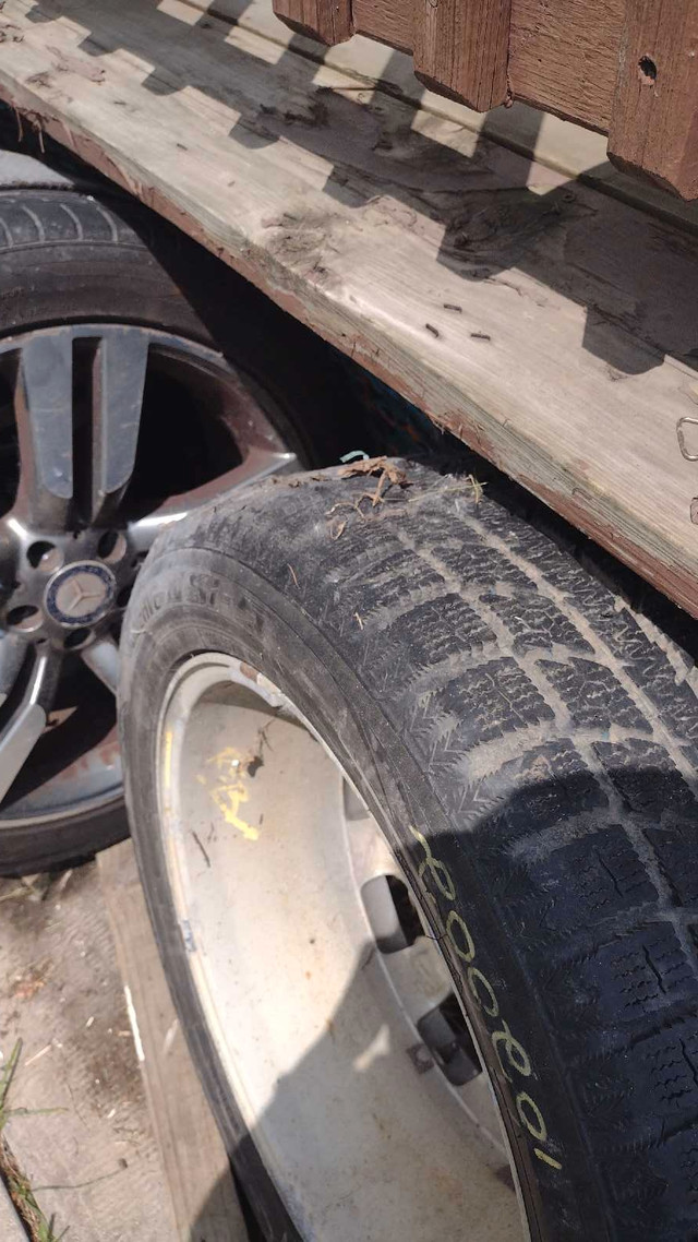 pneus d été Mercedes 45R20 dans Pneus et jantes  à Laval/Rive Nord - Image 2