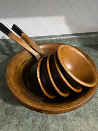 Wooden bowl set