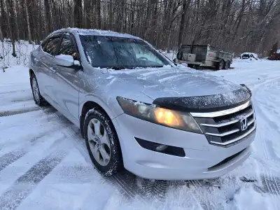 Honda Accord Crosstour AWD 2010 Automatique 138 000km 4x4 Intérieur en cuir Sièges chauffants Toit o...