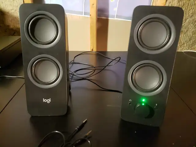 Logitech Bluetooth desktop speakers455578023499540480